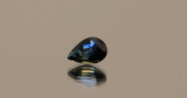 Royal blue pear-shaped sapphire, 0.94 carat, 7.01 × 5.04 × 3.56 mm, heat-treated, Madagascar origin, IGS certified.