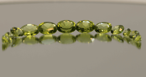 Natural peridot set, total weight 13.6 carat (12 stones), oval cut, yellowish green color, untreated, loose gemstones, dimensions 6.0–8.9 × 3.8–6.8 × 2.8–4.1 mm, ideal for fine jewelry.