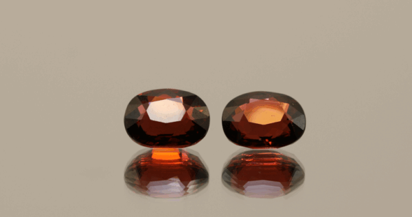 Set of 2 natural almandine garnets, 5.92 carats total, oval cut, purple-red color, untreated