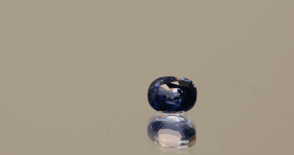 Natural sapphire gemstone, 0.74 carat, oval cut, cornflower blue color, heat-treated, loose gemstone, dimensions 5.39 × 4.08 × 3.52 mm, origin unknown, AIG certified.