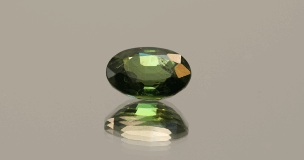 Oval vivid green sapphire 2.53 carat, heat-treated, Madagascar origin, dimensions 9.44 × 7.11 × 4.22 mm, AIG certified.