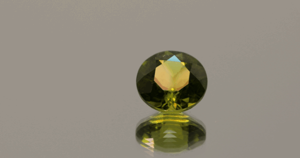 Natural 2.87 carat peridot, round cut, yellowish green color, untreated, GIA certified, loose gemstone, dimensions 9.01 × 9.13 × 5.34 mm, perfect for fine jewelry.