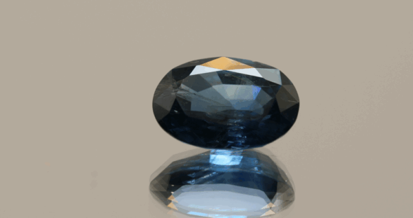 Vivid blue sapphire, oval, heat-treated, Madagascar origin, 4.69 carat, dimensions 11.71 × 8.37 × 5.44 mm, AIG certified.
